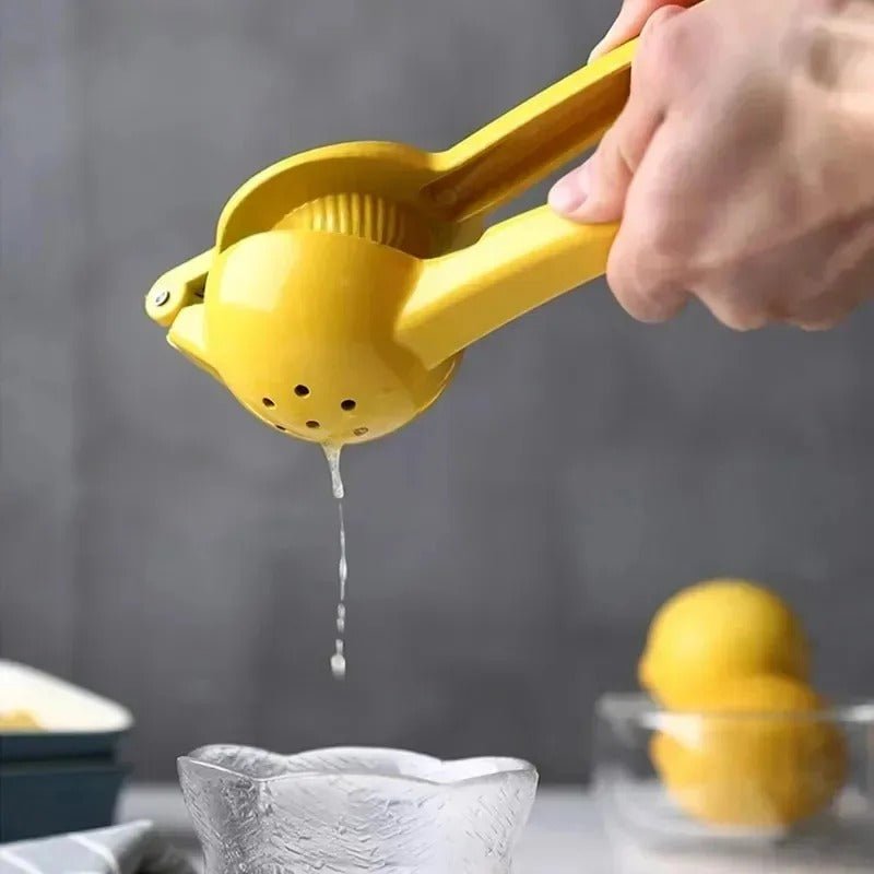 Manual Citrus Lemon Squeezer – Easy Handheld Juicer for Lemons, Limes & Oranges - Saadiq.pk
