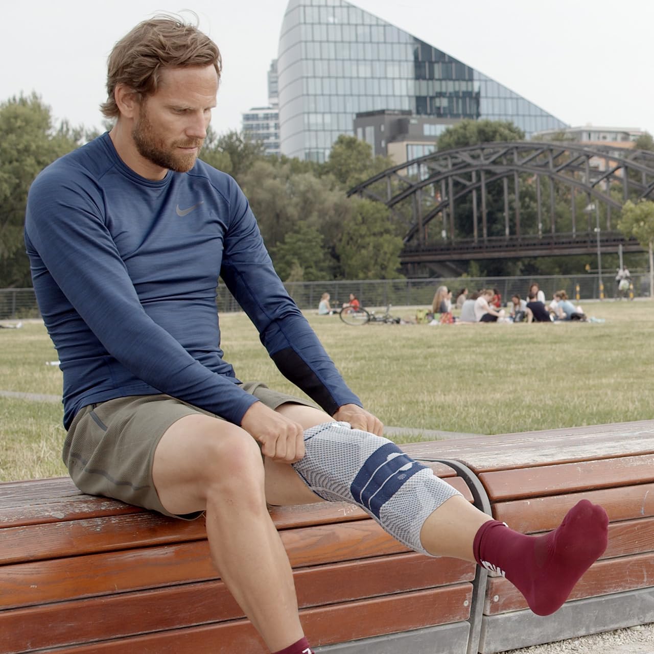 Knee Brace Compression Sleeve with Silicone Gel Spring Support