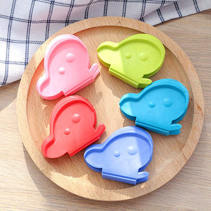 Anti - Scald Magnetic Butterfly Clip – Silicone Heat - Resistant Pot Holder (2 Pcs) - Saadiq.pk