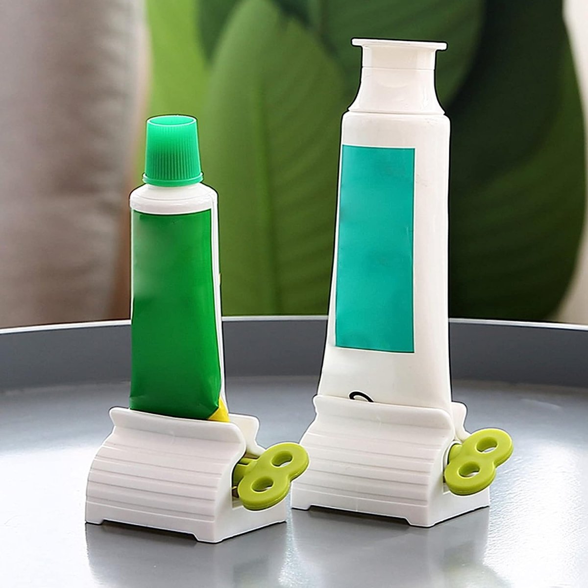 Rolling Tube Toothpaste Squeezer – Easy - to - Use Tube Roller for Bathroom & Kitchen - Saadiq.pk