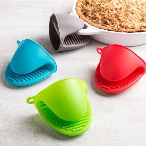 Silicone Pot Holder Pair – Heat - Resistant Kitchen Gloves & Grip Pads - Saadiq.pk